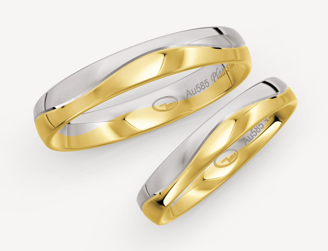 14 kt bicolor trouwringenset van geel en wit goud in een golvend design. De herenring is 4 mm breed en heeft een dikte van 1.4 mm. De damesring is 3.5 mm breed en heeft een dikte van 1.3 mm.