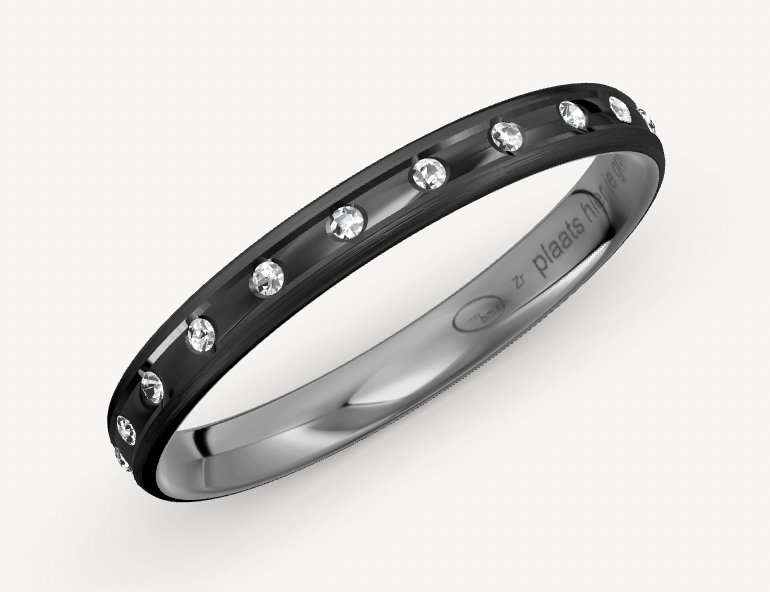 Zwart zirkonium dames vriendschapsring van 2.5 mm breed en 1.2 mm dik met convex groef. Bezet met 21 briljant geslepen zirkonia's van 1 mm per stuk.